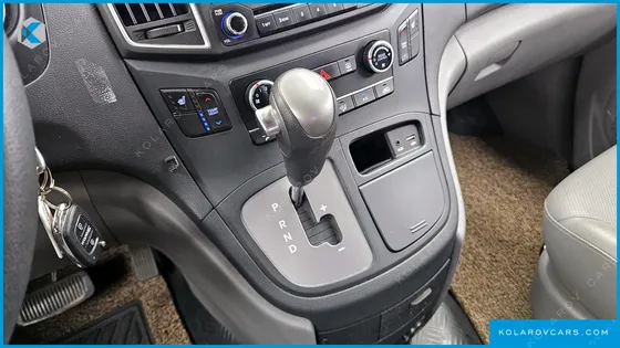 HYUNDAI STAREX WAGON 11-SEATER
