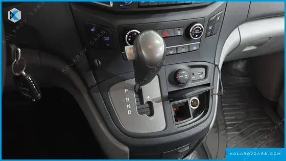 HYUNDAI STAREX 4WD WAGON 12-SEATER