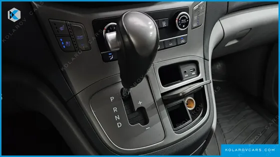 HYUNDAI STAREX WAGON 11-SEATER