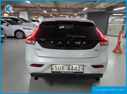 VOLVO V40 D3