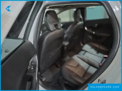 VOLVO V40 D3
