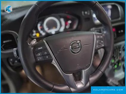 VOLVO V40 D3