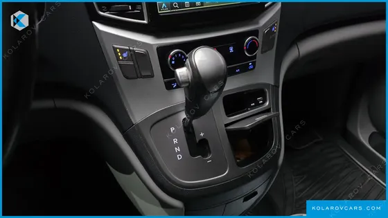 HYUNDAI STAREX VAN 3-SEATER