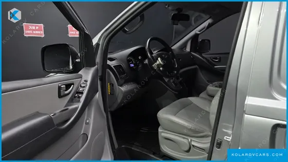 HYUNDAI STAREX VAN 3-SEATER