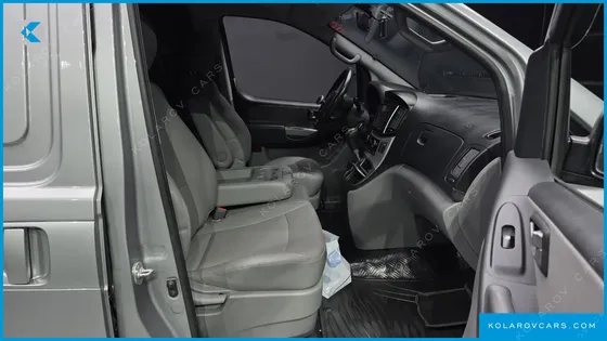 HYUNDAI STAREX VAN 3-SEATER