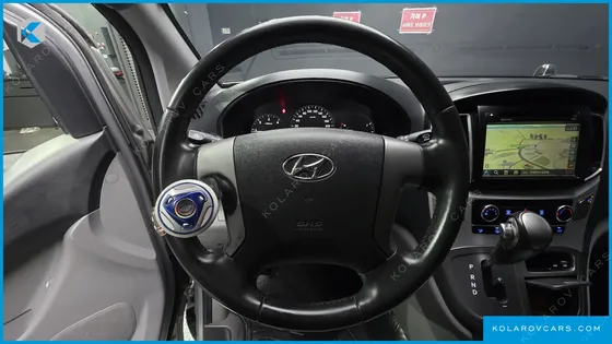 HYUNDAI STAREX VAN 3-SEATER
