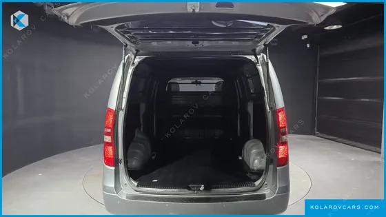 HYUNDAI STAREX VAN 3-SEATER