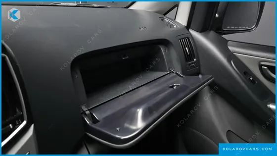 HYUNDAI STAREX VAN 3-SEATER
