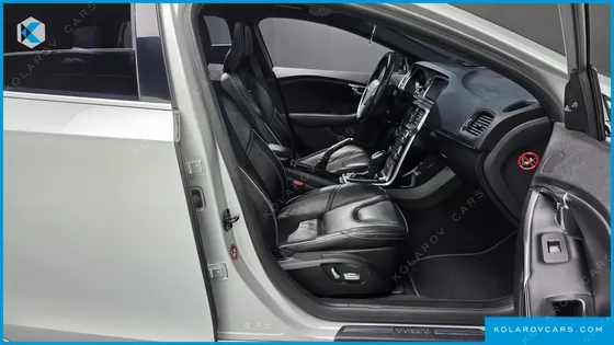 VOLVO V40 D4