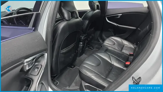 VOLVO V40 D4