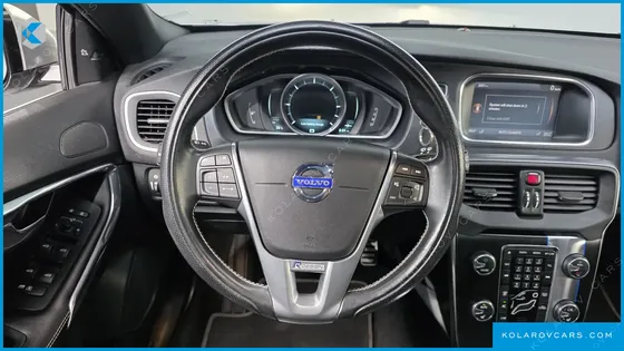 VOLVO V40 D4