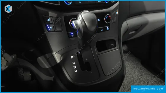 HYUNDAI STAREX VAN 3-SEATER