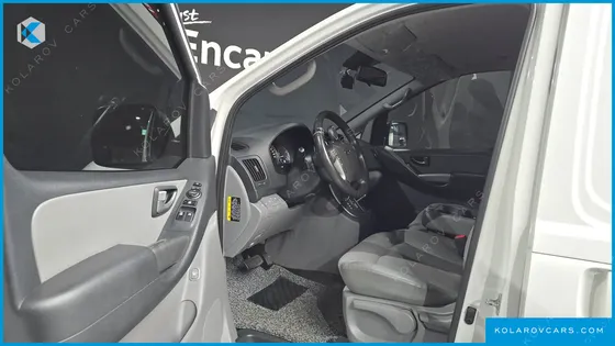 HYUNDAI STAREX VAN 3-SEATER