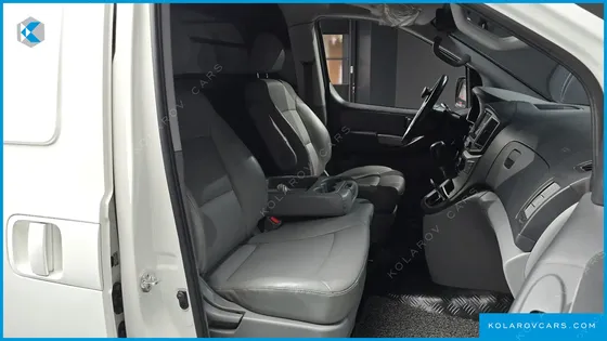HYUNDAI STAREX VAN 3-SEATER