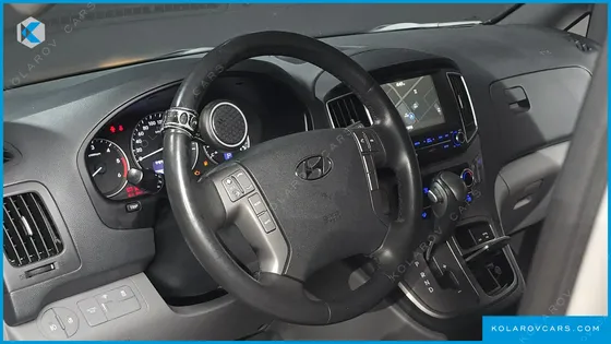 HYUNDAI STAREX VAN 3-SEATER