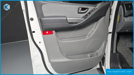 HYUNDAI STAREX VAN 3-SEATER