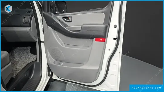 HYUNDAI STAREX VAN 3-SEATER