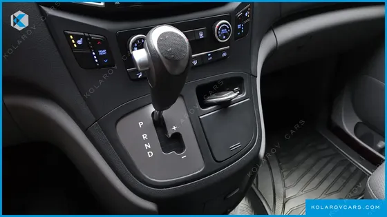 HYUNDAI STAREX WAGON 11-SEATER
