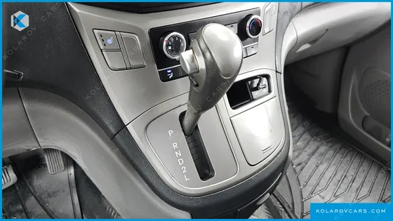 HYUNDAI STAREX VAN 3-SEATER LPI