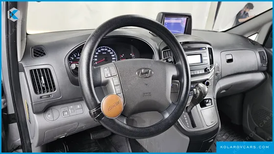 HYUNDAI STAREX VAN 3-SEATER LPI