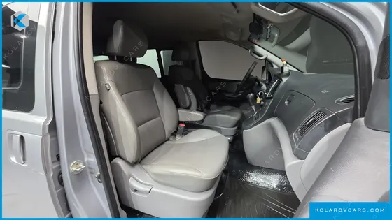 HYUNDAI STAREX VAN 5-SEATER