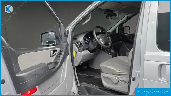 HYUNDAI STAREX VAN 5-SEATER