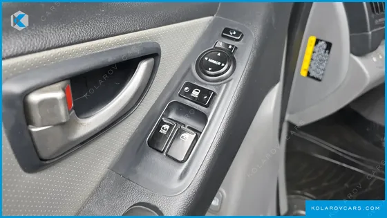 HYUNDAI STAREX VAN 5-SEATER
