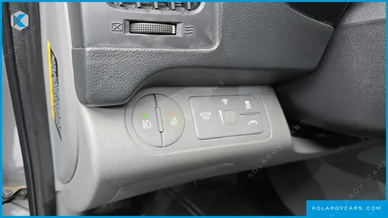 HYUNDAI STAREX VAN 5-SEATER