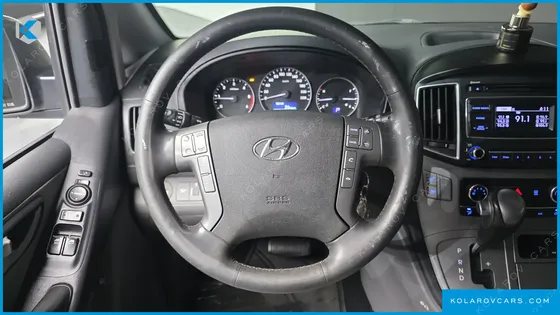 HYUNDAI STAREX VAN 5-SEATER