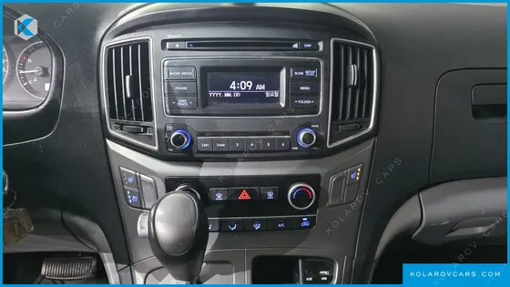 HYUNDAI STAREX VAN 5-SEATER