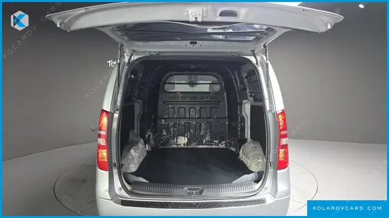 HYUNDAI STAREX VAN 5-SEATER