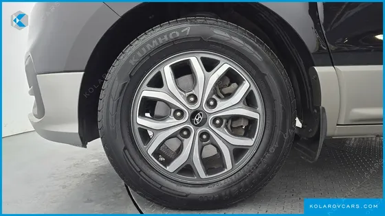 HYUNDAI STAREX URBAN 9-SEATER