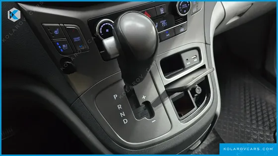 HYUNDAI STAREX URBAN 9-SEATER