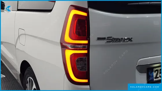 HYUNDAI STAREX URBAN 9-SEATER