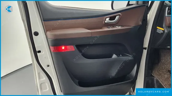 HYUNDAI STAREX URBAN 9-SEATER