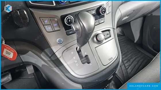 HYUNDAI STAREX 4WD WAGON 12-SEATER
