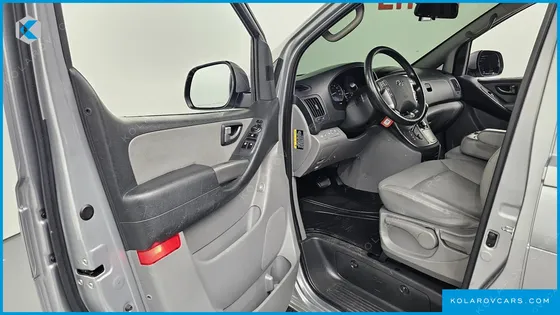 HYUNDAI STAREX 4WD WAGON 12-SEATER