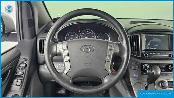 HYUNDAI STAREX 4WD WAGON 12-SEATER