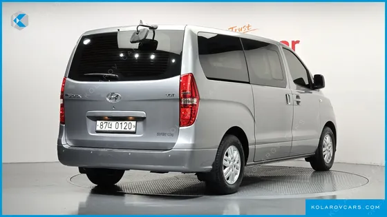 HYUNDAI STAREX VAN 5-SEATER