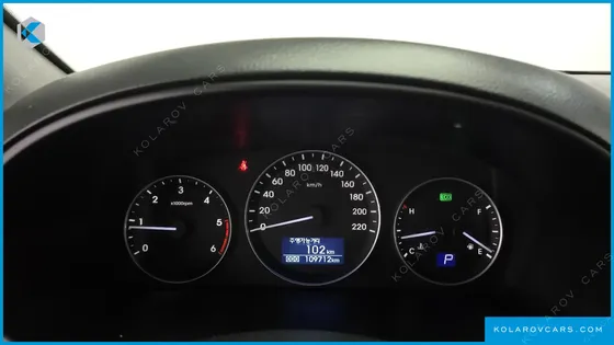 HYUNDAI STAREX VAN 5-SEATER