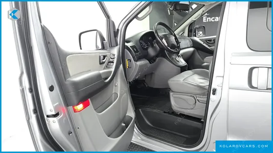 HYUNDAI STAREX VAN 5-SEATER