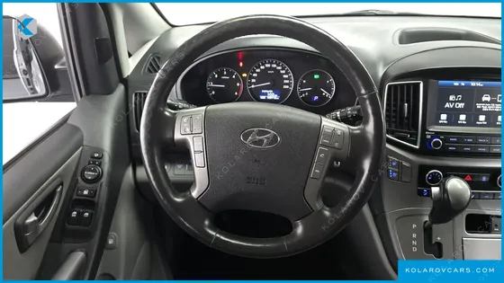 HYUNDAI STAREX VAN 5-SEATER