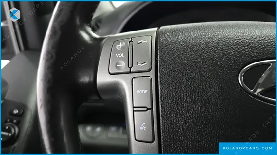 HYUNDAI STAREX VAN 5-SEATER