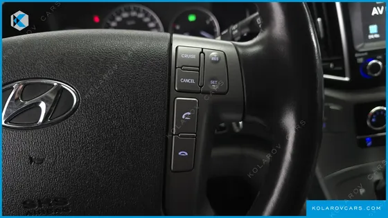 HYUNDAI STAREX VAN 5-SEATER
