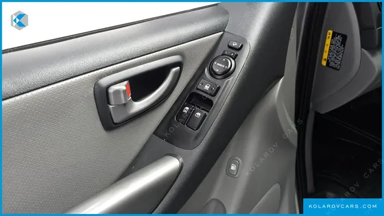 HYUNDAI STAREX VAN 5-SEATER