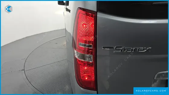 HYUNDAI STAREX VAN 5-SEATER