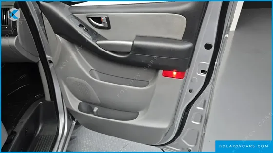 HYUNDAI STAREX VAN 5-SEATER