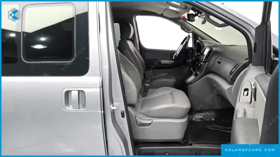 HYUNDAI STAREX VAN 5-SEATER
