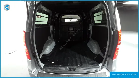 HYUNDAI STAREX VAN 5-SEATER