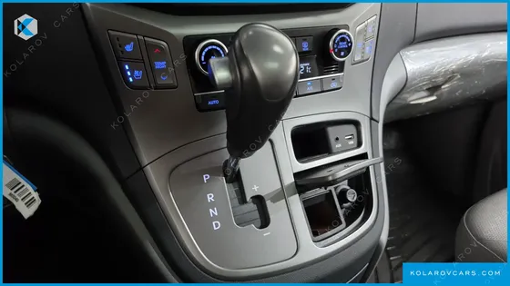 HYUNDAI STAREX WAGON 11-SEATER